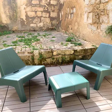 Cote Cour - - La Conciergerie. * פואטייה