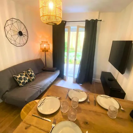 Cote Cour - - La Conciergerie. Apartment Poitiers