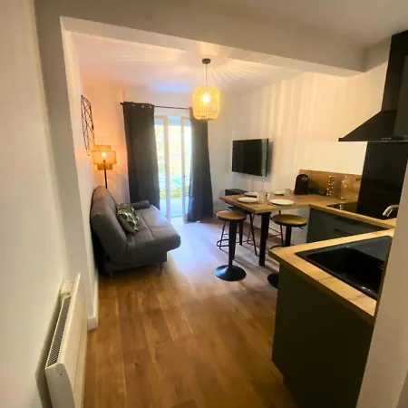 Apartment Cote Cour - - La Conciergerie. *
